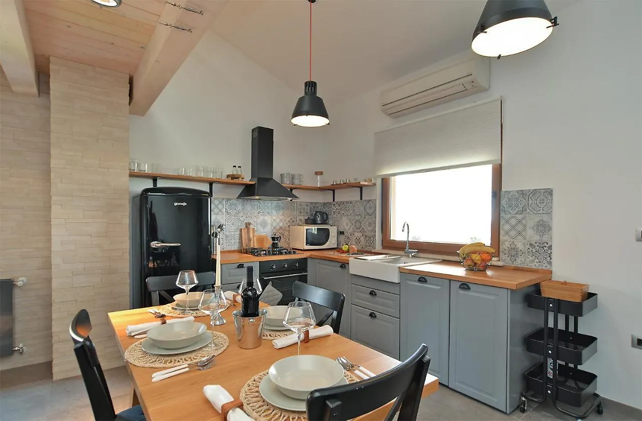 Apartment Ivan 2090 Galizana 0*,  Croatia