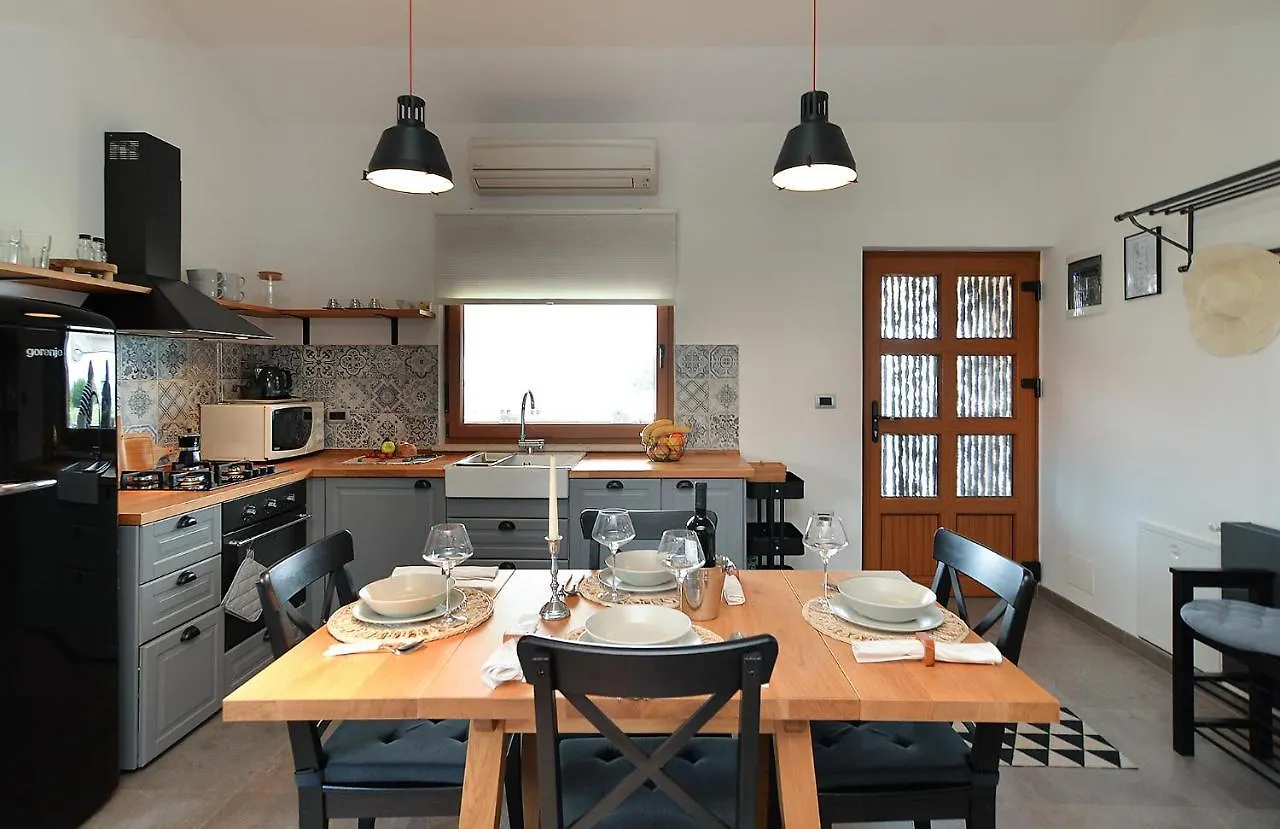 Apartment Ivan 2090 Galizana Croatia