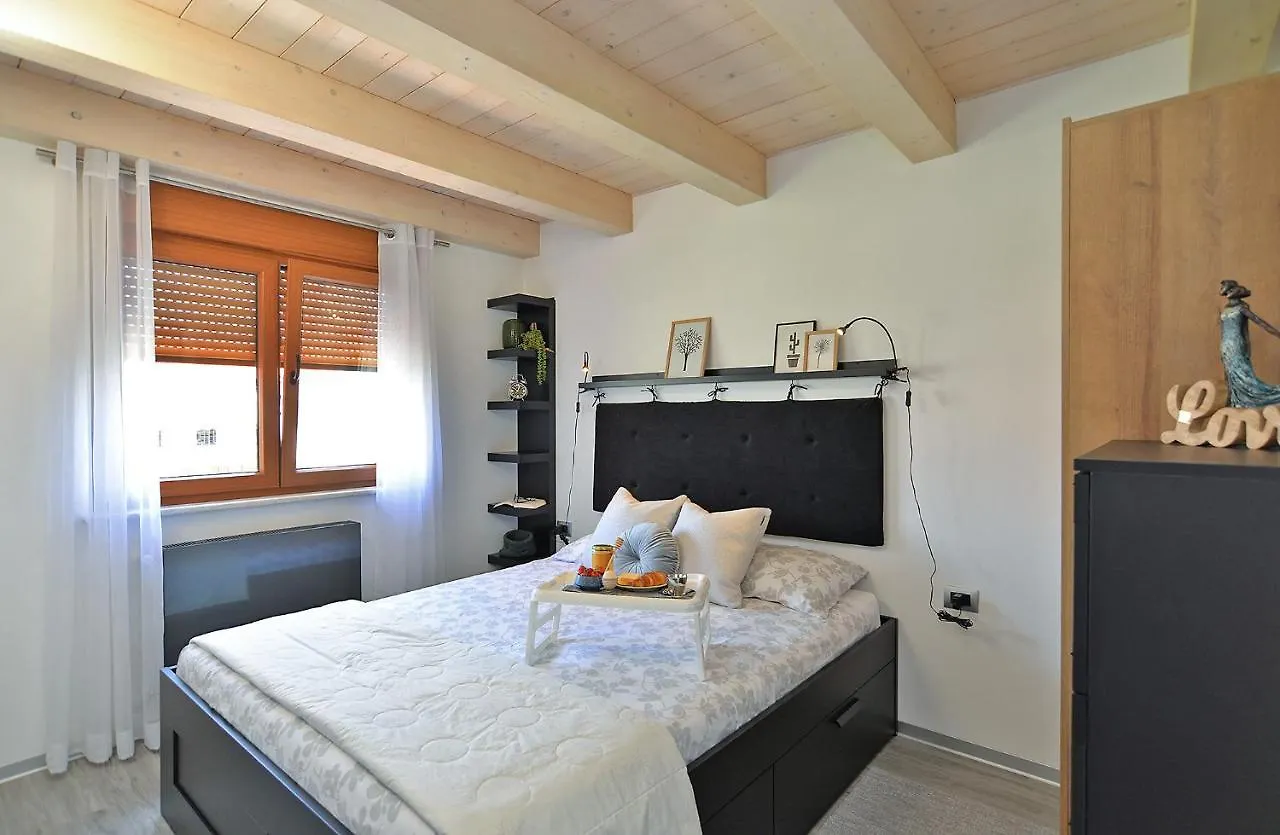 Apartment Ivan 2090 Galizana 0*,