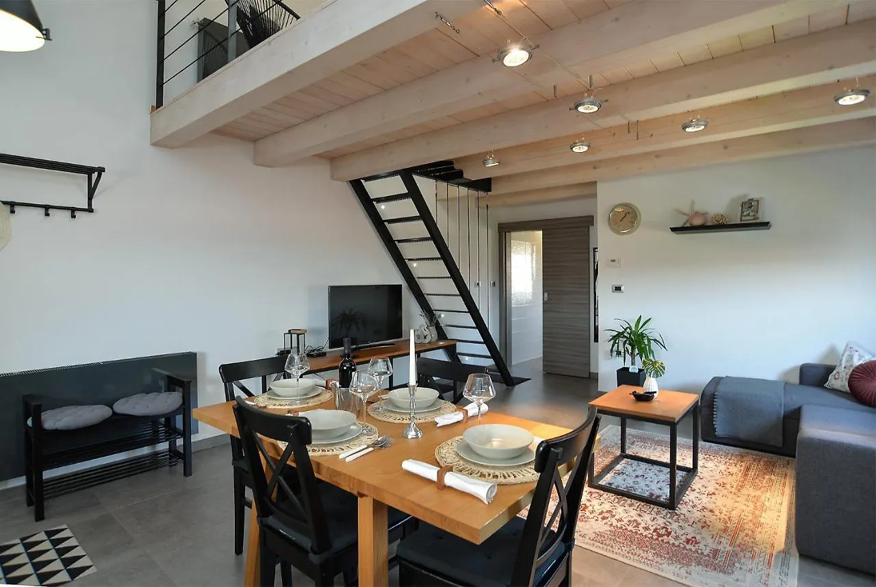 Apartment Ivan 2090 Galizana 0*,  Croatia
